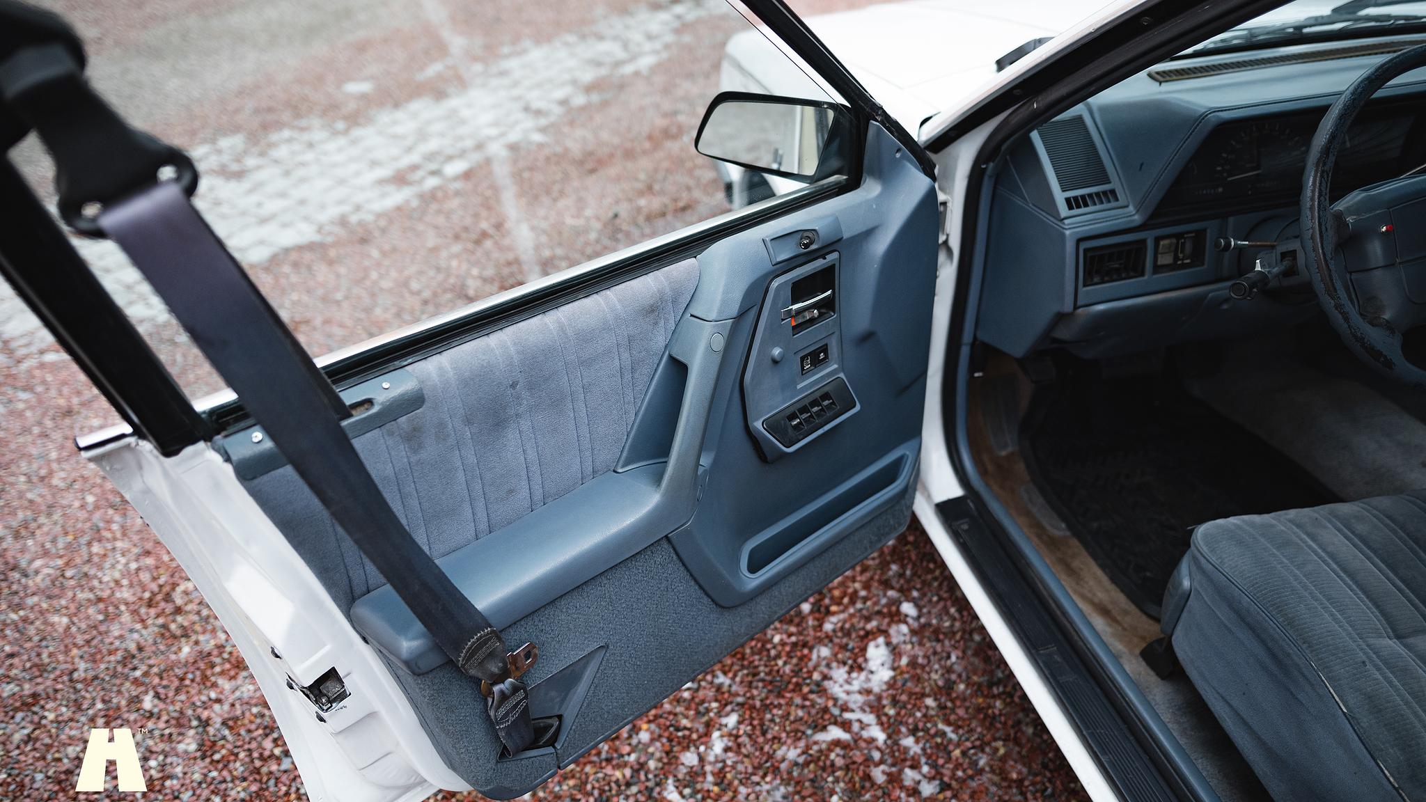 Interior image of 1994 Oldsmobile Cutlass Ciera Sedan 3.1 (5)