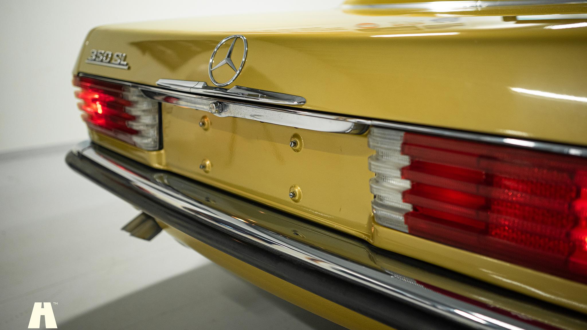 Exteriörbild på 1975 Mercedes SL 350