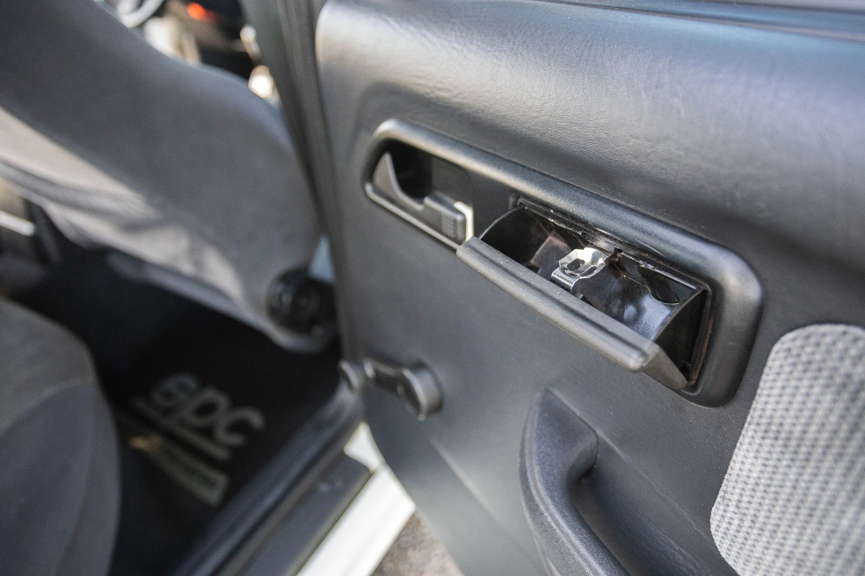 Innenraumfoto von 1991 Ford Sierra Cosworth 4x4 (45)