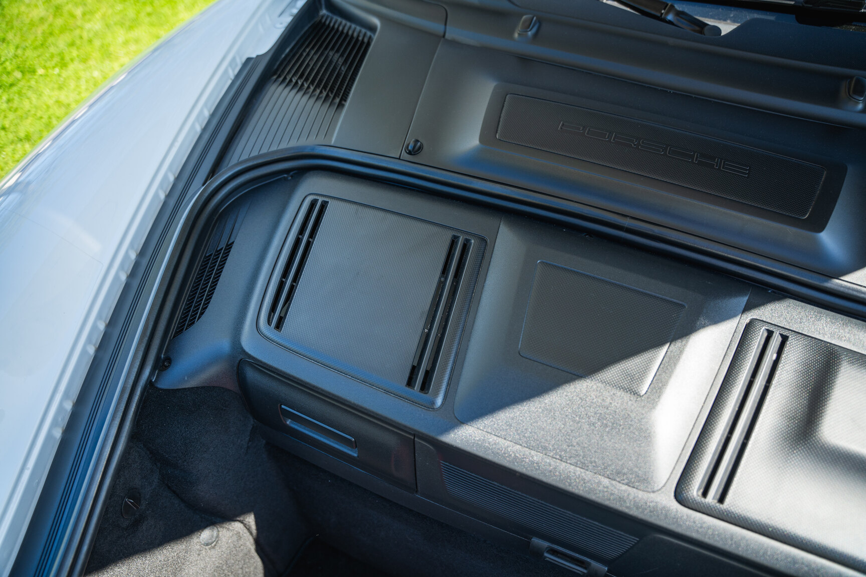 Interior image of 2008 Porsche 911 Turbo Cabriolet (84)
