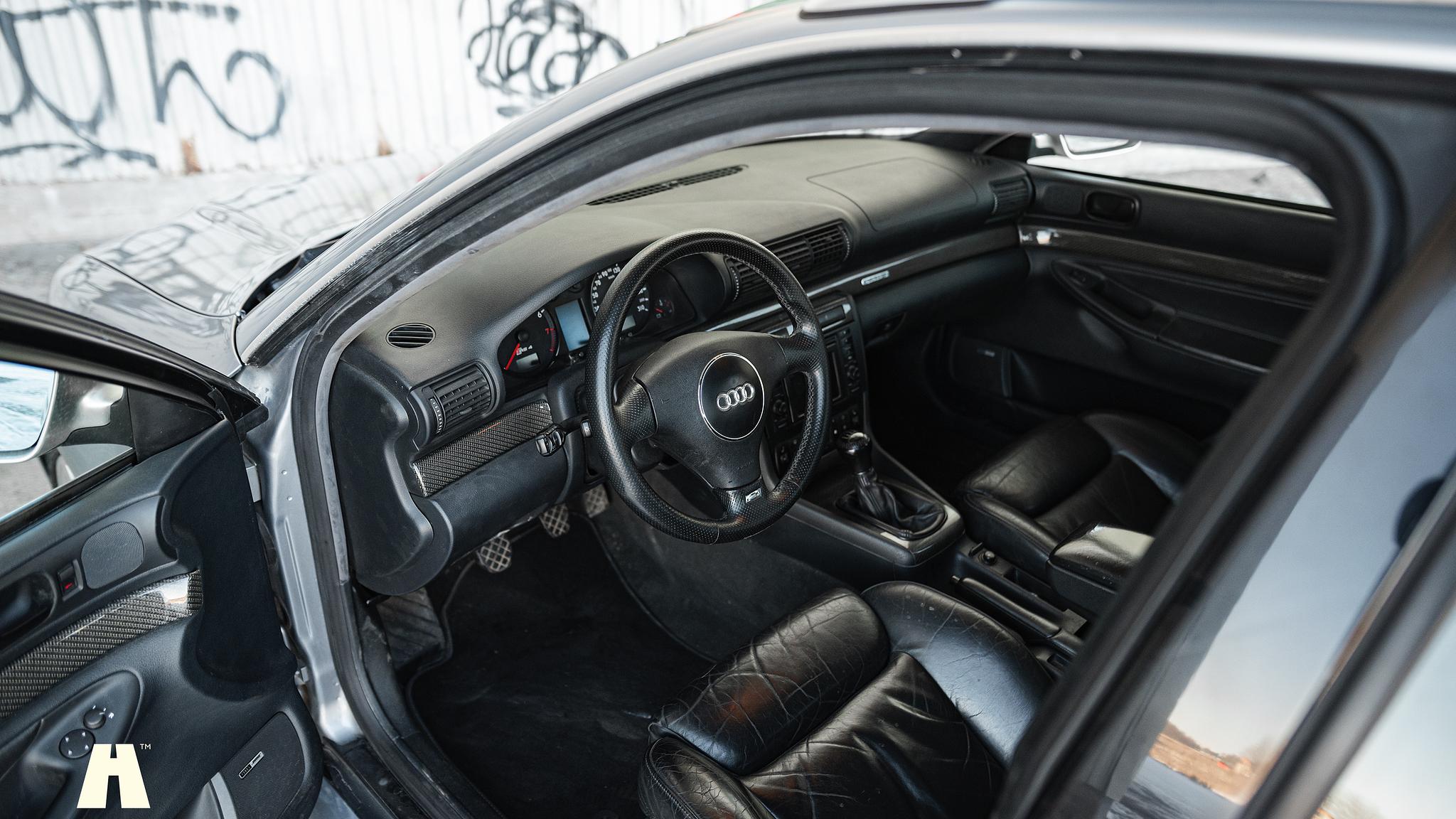 Interior image of 2001 Audi RS4 B5 (3)