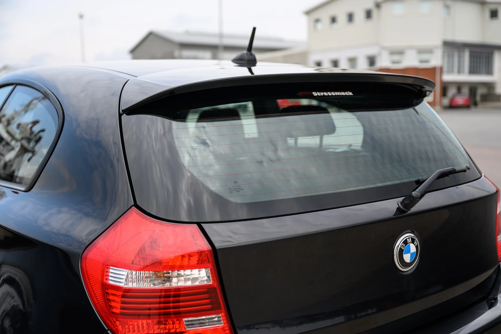 Exterior image of 2007 2007 BMW 130i M Sport (34)
