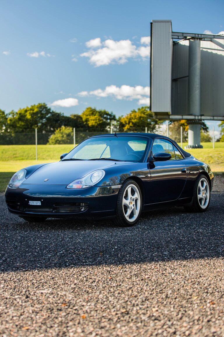 Exteriörbild på 1999 Porsche 911 Carrera Cabriolet