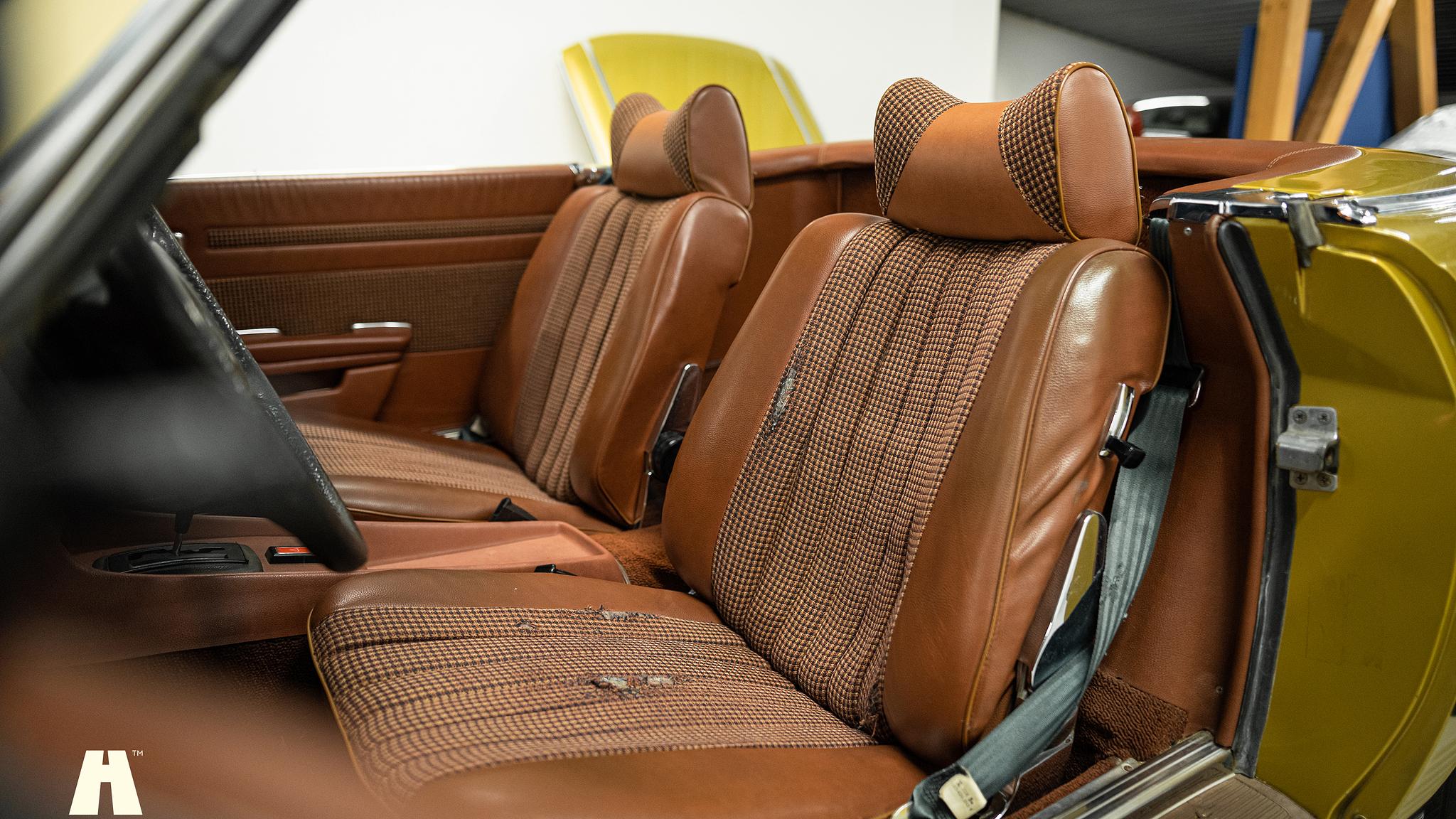 Interiörbild 1975 Mercedes SL 350