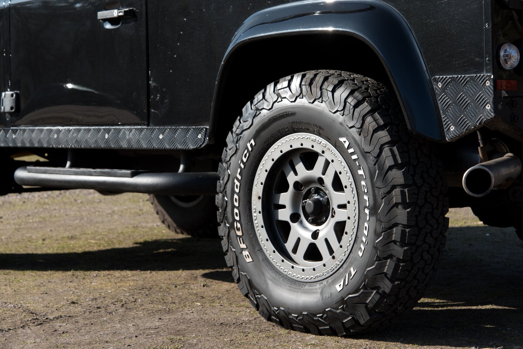 Exterior image of 2009 Land Rover Defender 90 2.4 TD4 4x4