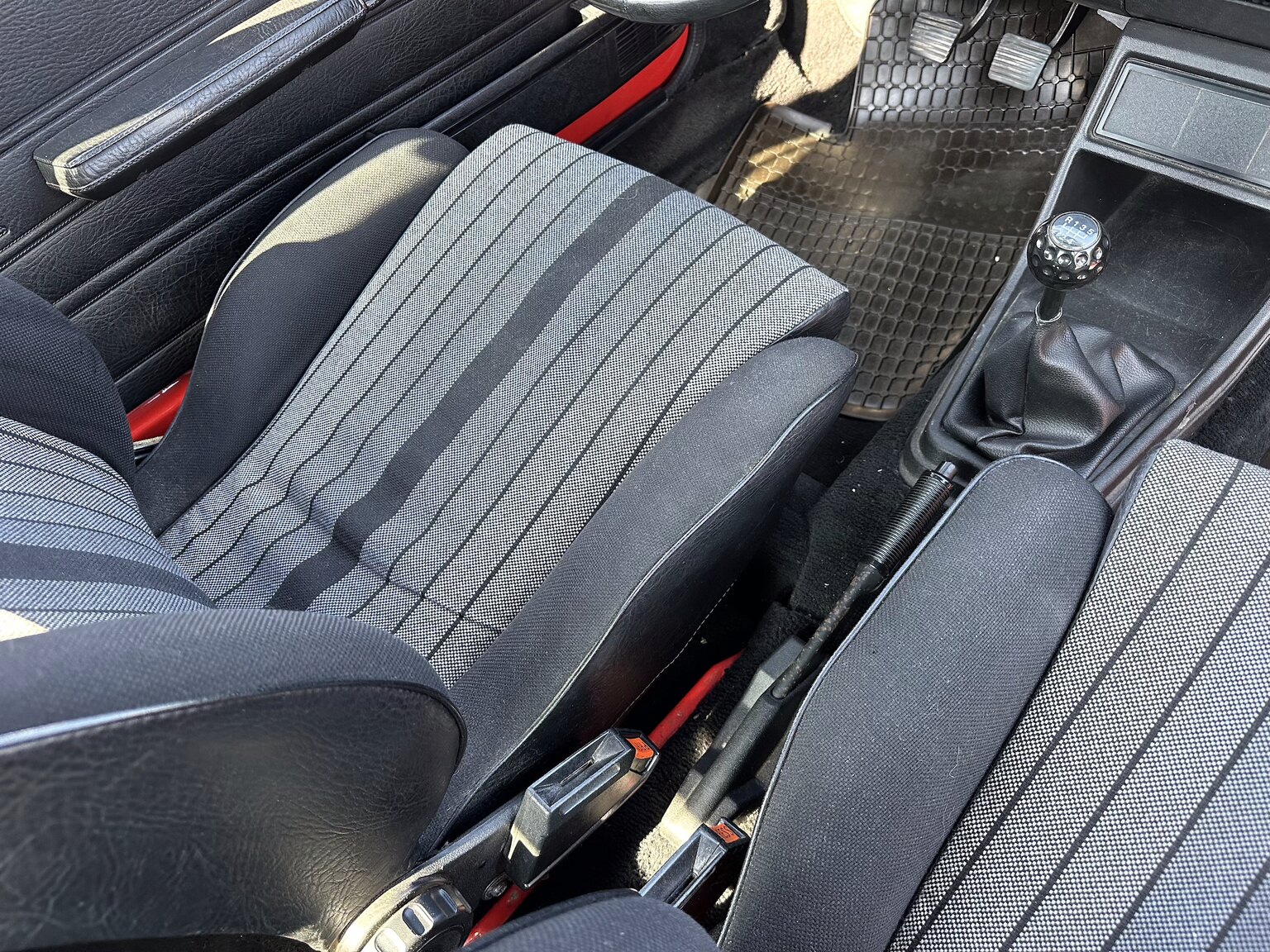 Innenraumfoto von 1984 Volkswagen Golf GTI