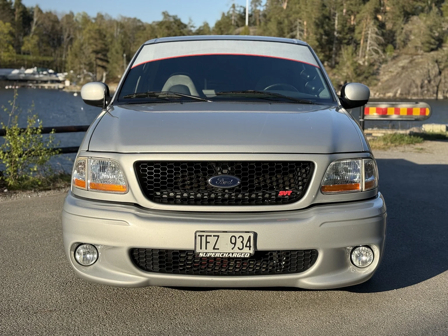 Exteriörbild på 2002 Ford F 150 Lightning / Kenne Bell (18)