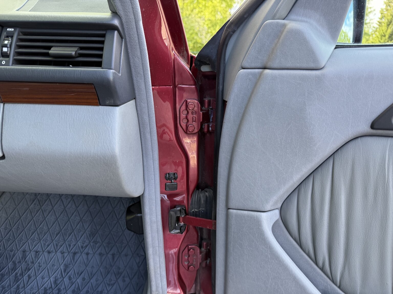 Interior image of 1991 Mercedes-Benz 300 E-24