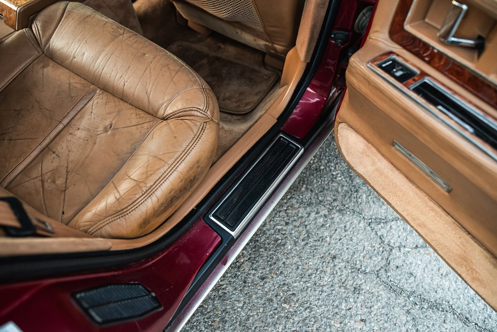 Interior image of 1989 Cadillac Seville (43)