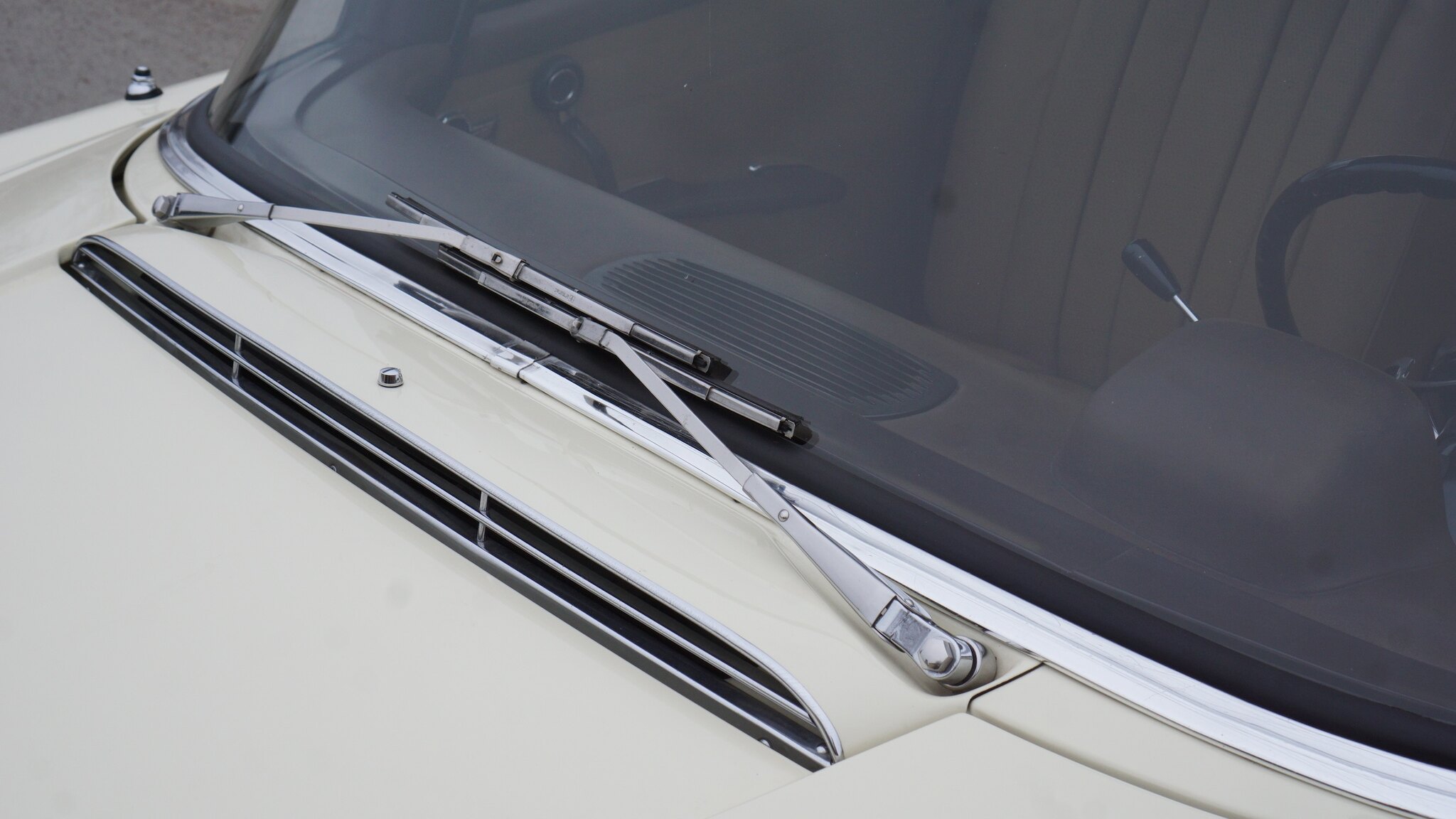 Exterior image of 1966 Mercedes-Benz 230 S