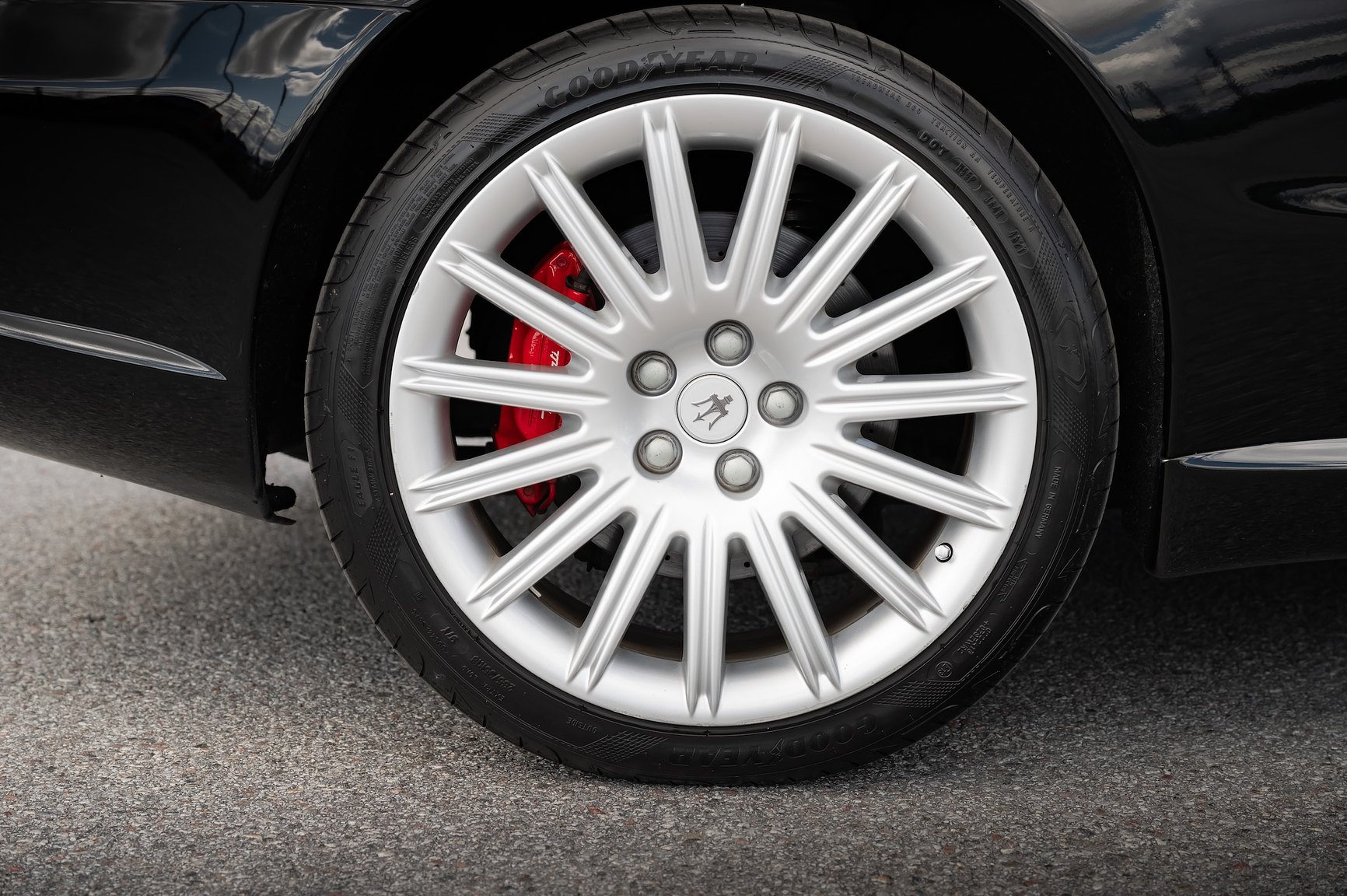 Exterior image of 2004 Maserati Coupé 4.2 V8 Cambiocorsa