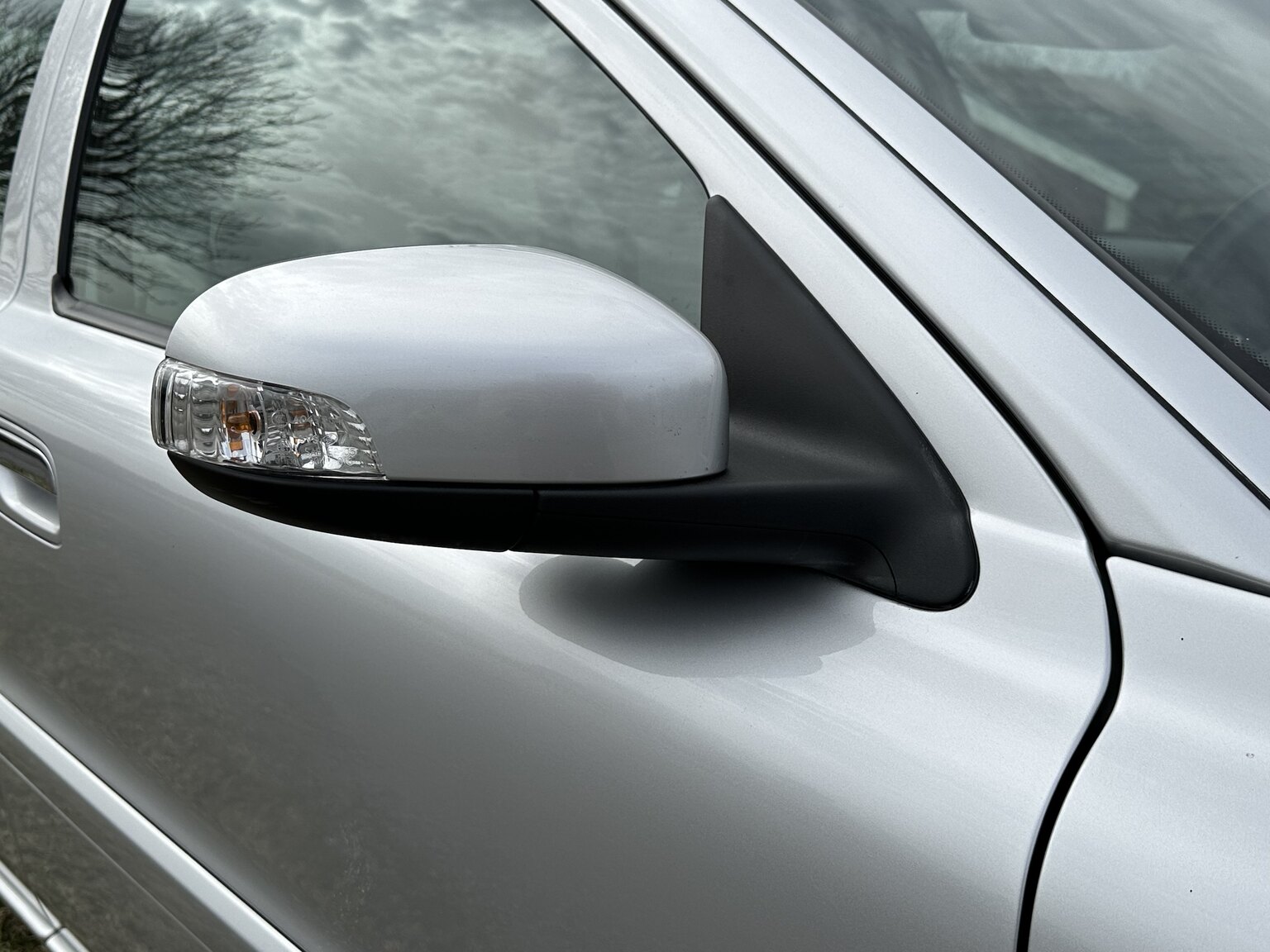 Exterior image of 2008 Volvo V70 Classic