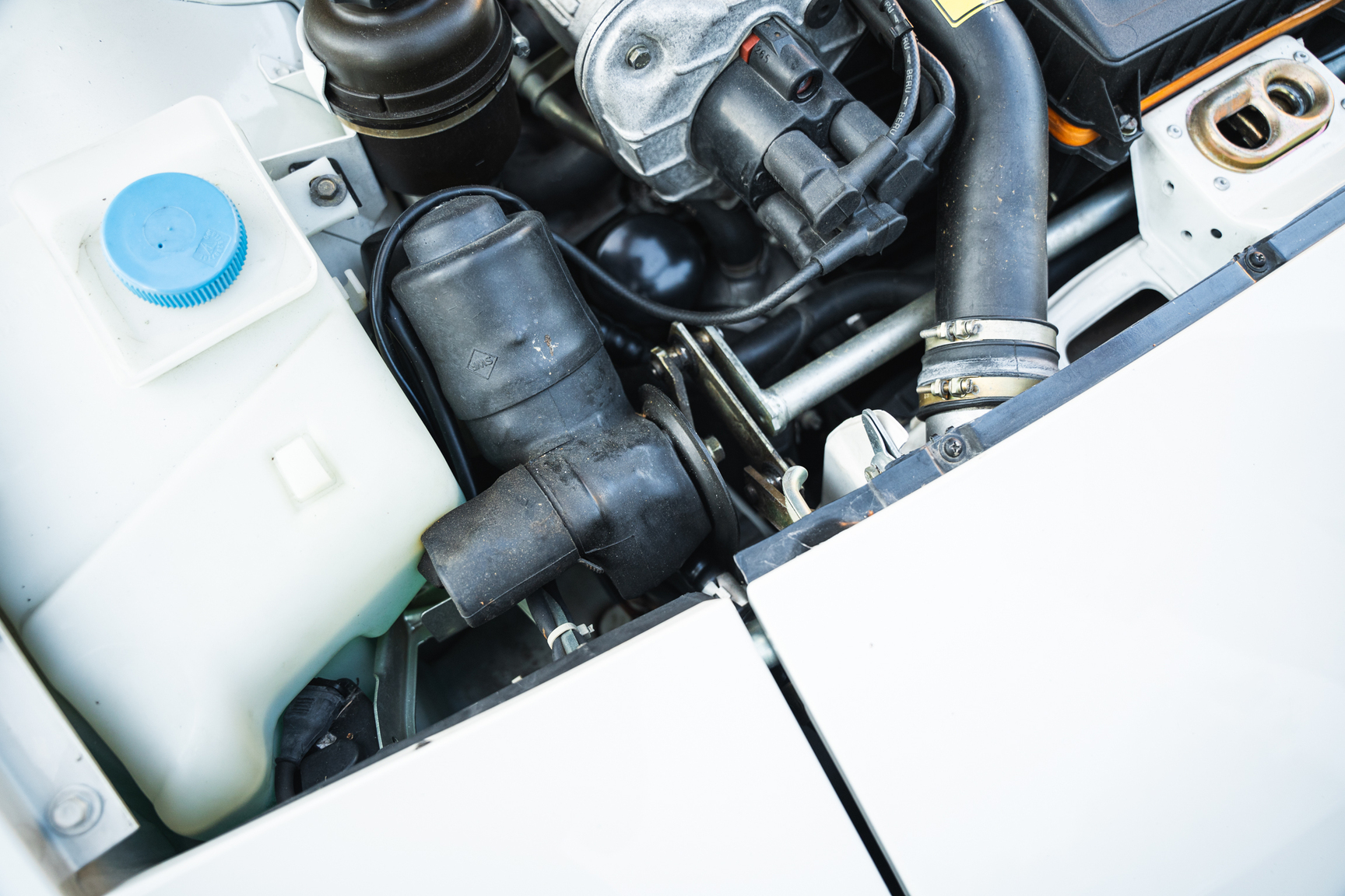 Image of 1991 Porsche 944 Turbo Cabriolet mechanics