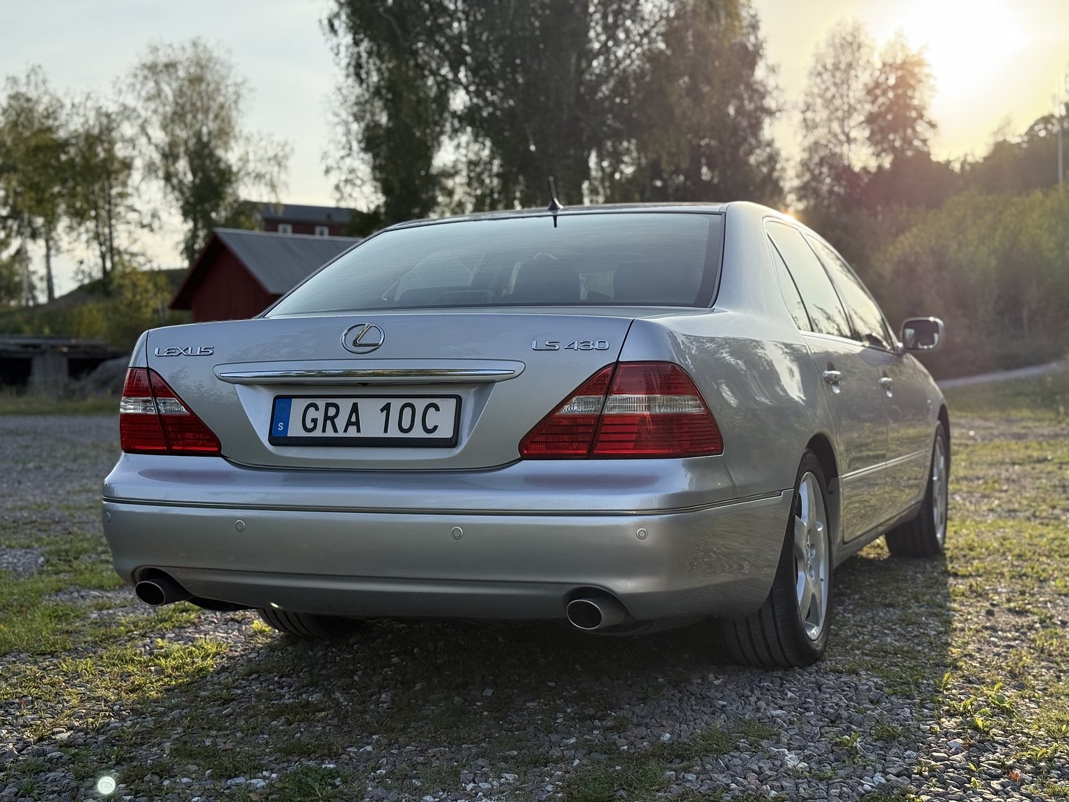 Exterior image of 2005 Lexus LS 430 4.3 V8