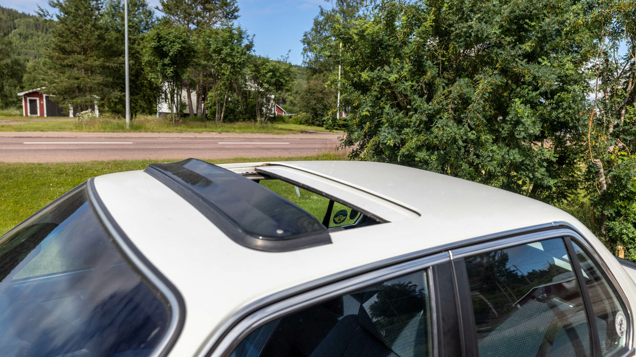Exteriörbild på 1984 BMW 320i sedan
