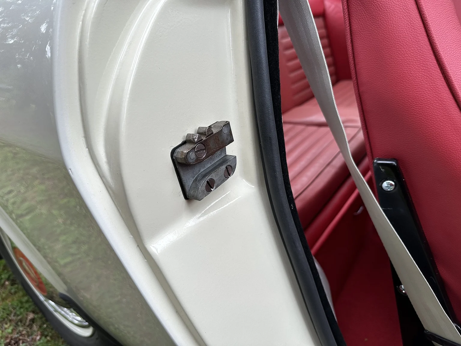 Interior image of 1964 Volvo P1800S (30)