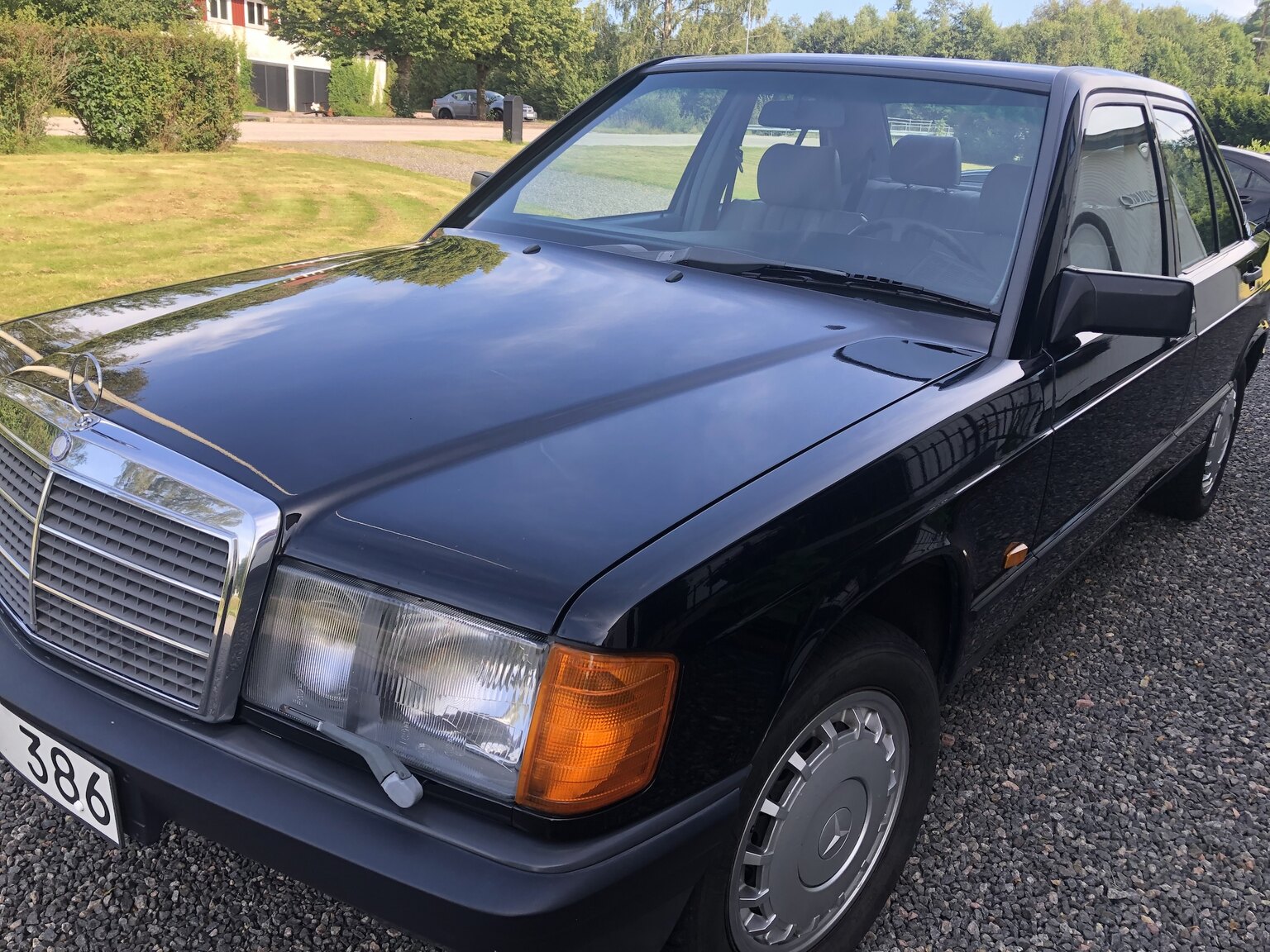 Exteriörbild på 1986 Mercedes-Benz 190E