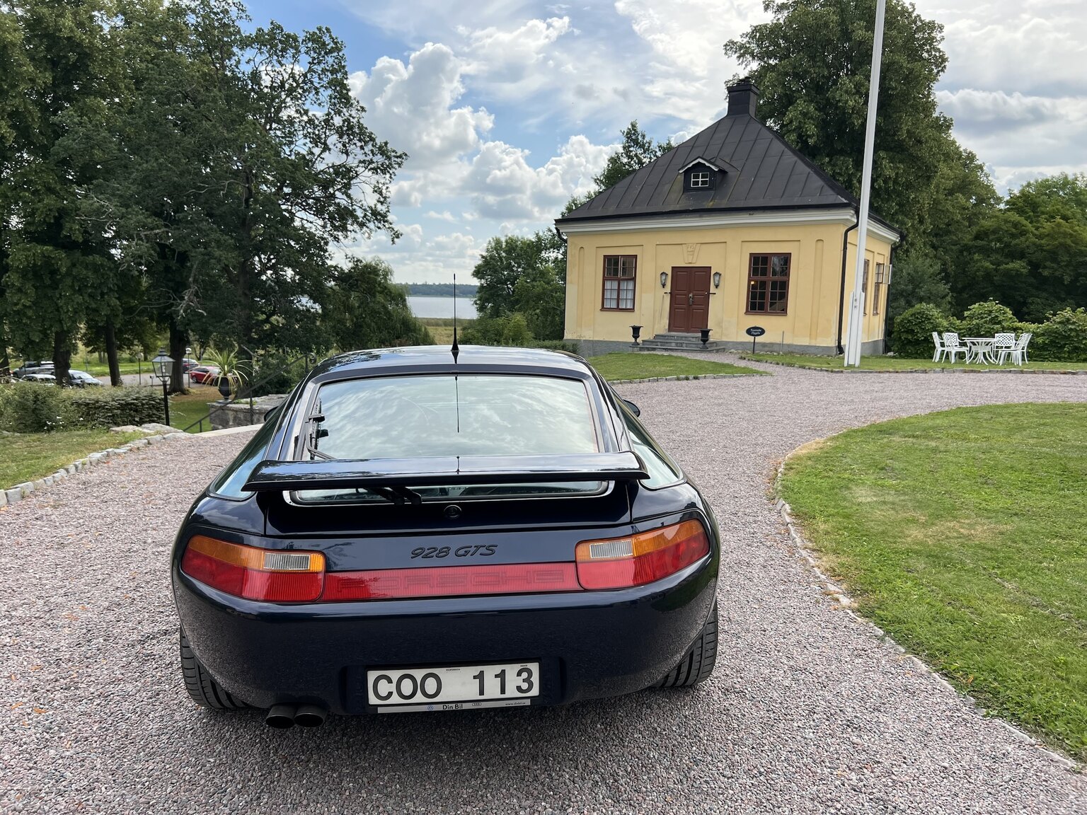 Exterior image of 1993 Porsche 928 GTS