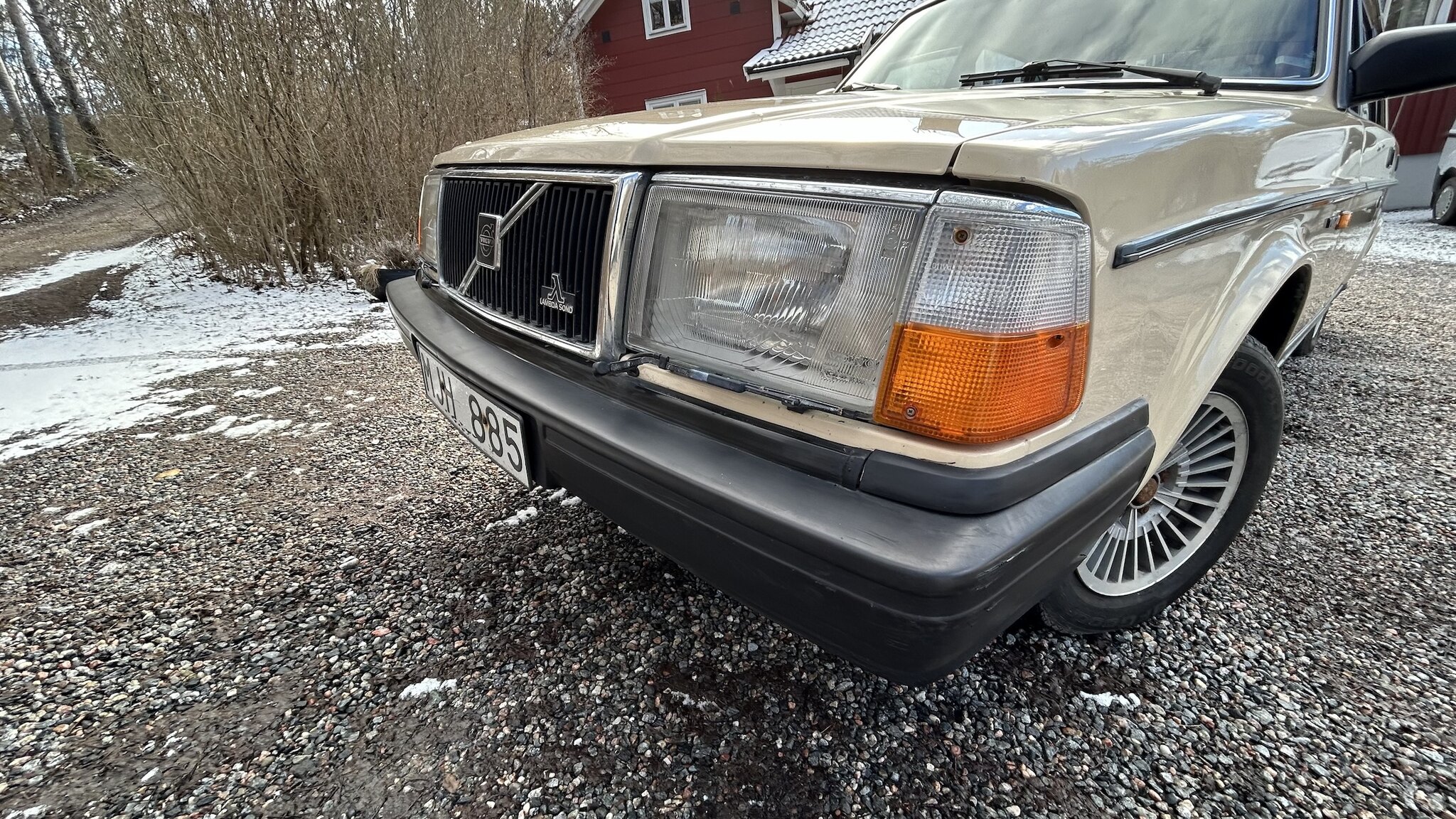 Exterior image of 1987 Volvo 244