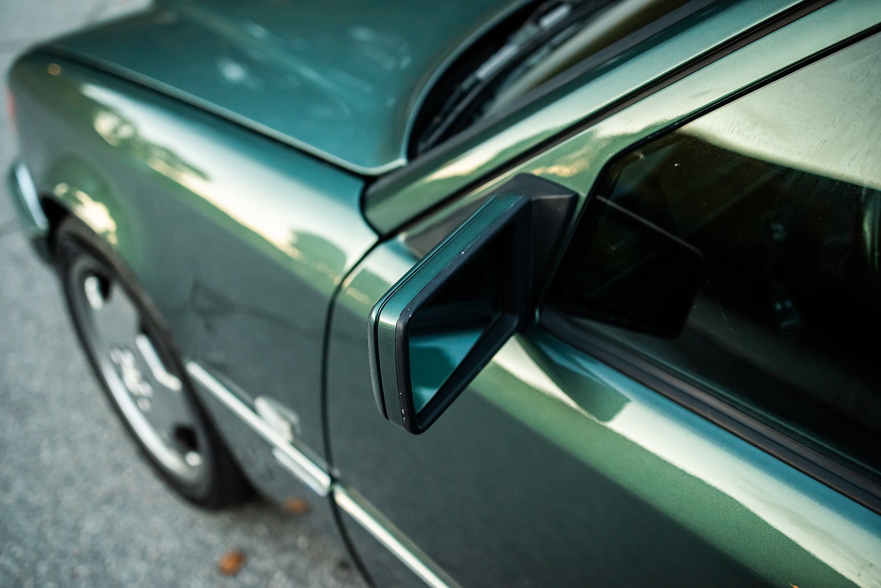 Exterior image of 1996 MERCEDES-BENZ E 320 T