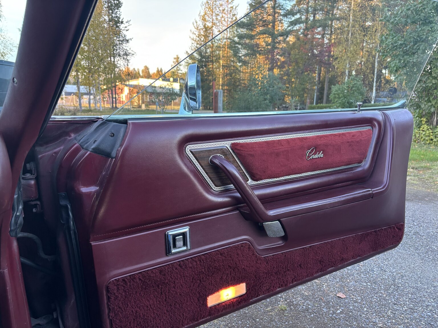 Interior image of 1976 Chrysler Cordoba
