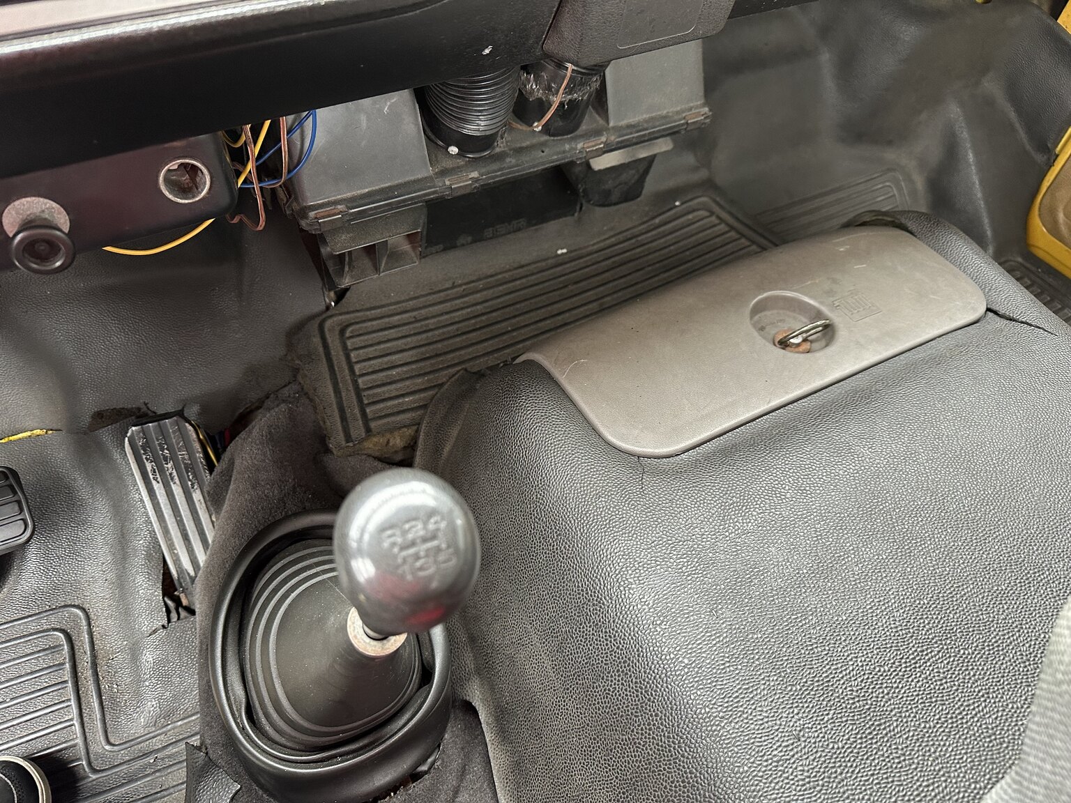 Innenraumfoto von 1981 Volkswagen LT45 biltransport (13)