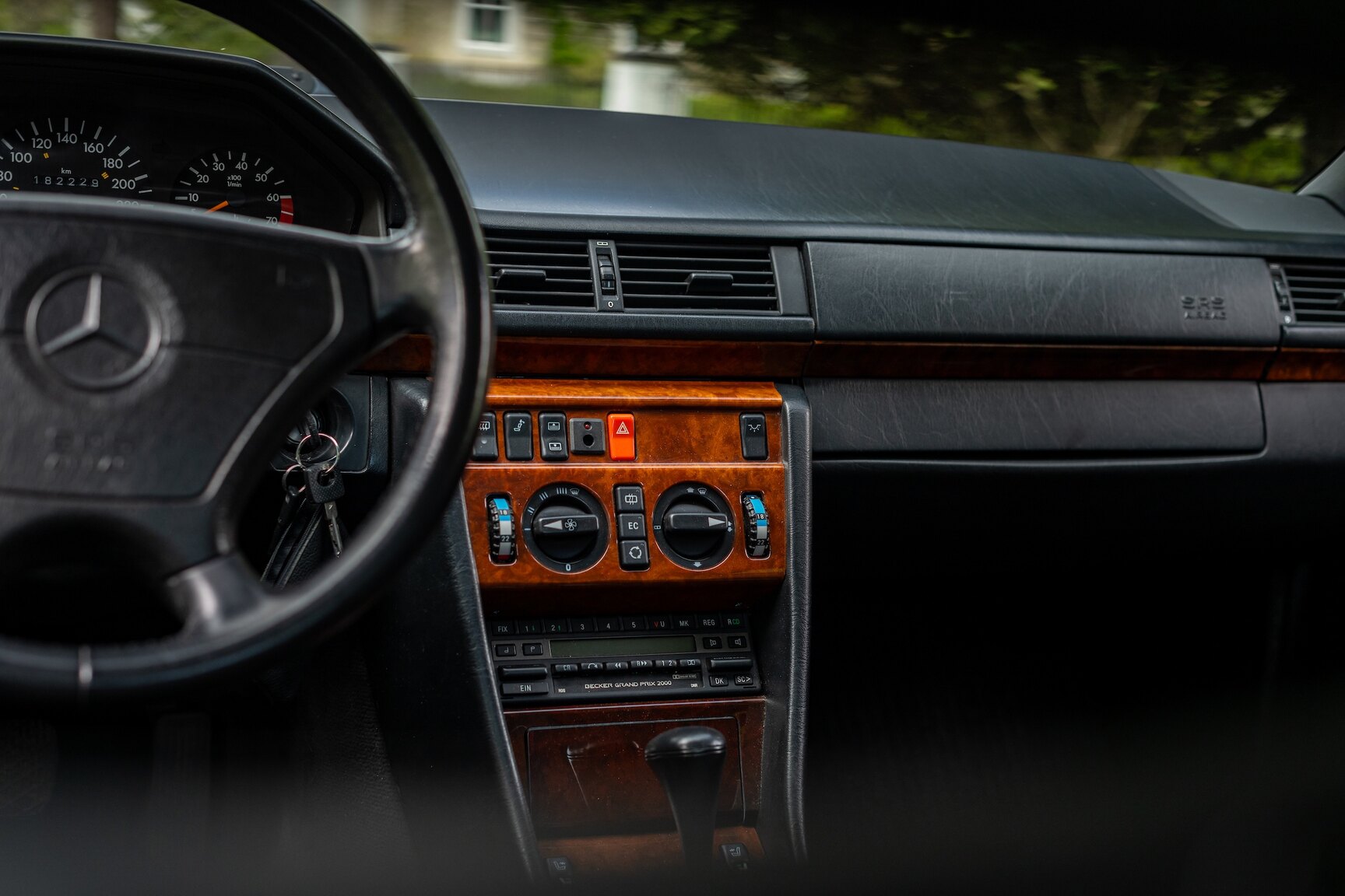 Interior image of 1993 Mercedes-Benz 400 E