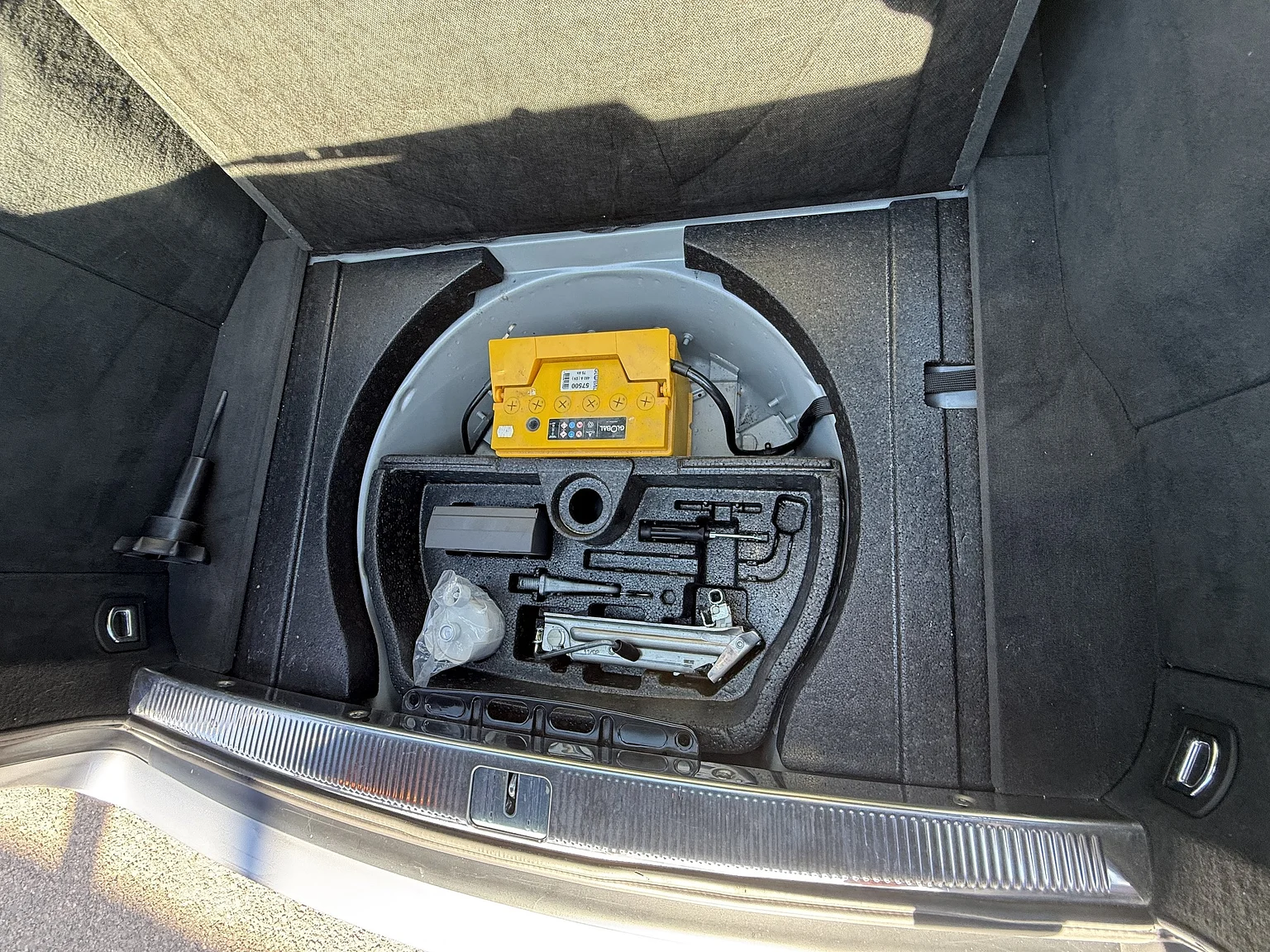 Interior image of 2002 Audi RS 6 Avant (118)