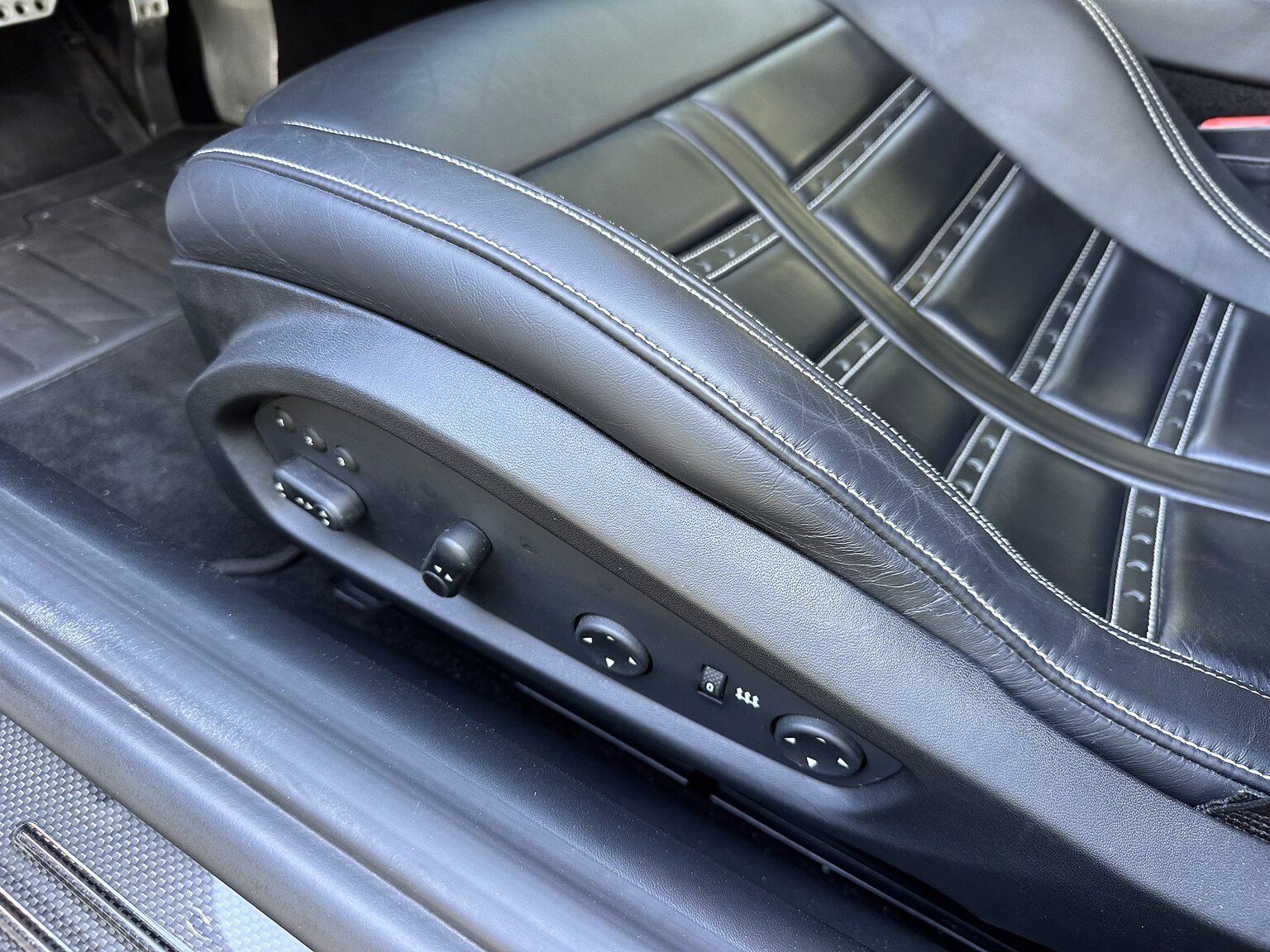 Innenraumfoto von 2013 Ferrari F12 Berlinetta