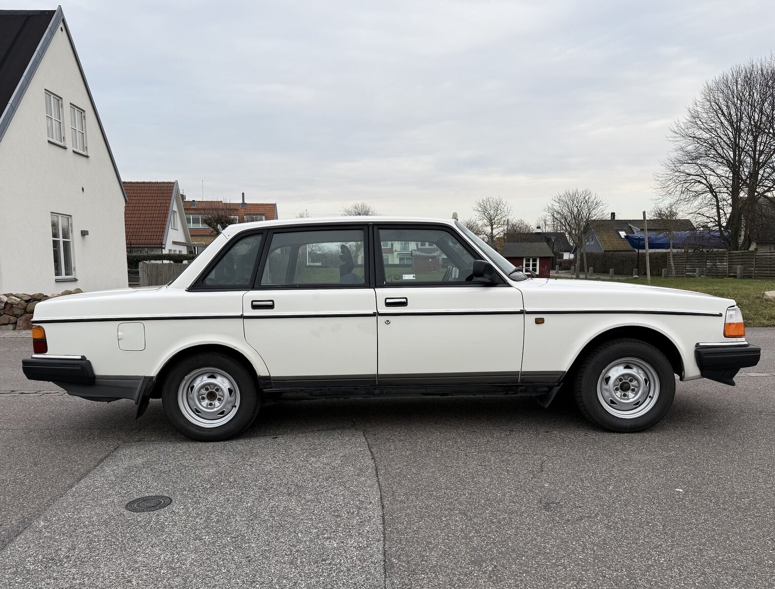 Exterior image of 1991 Volvo 240 GL Automat (8)