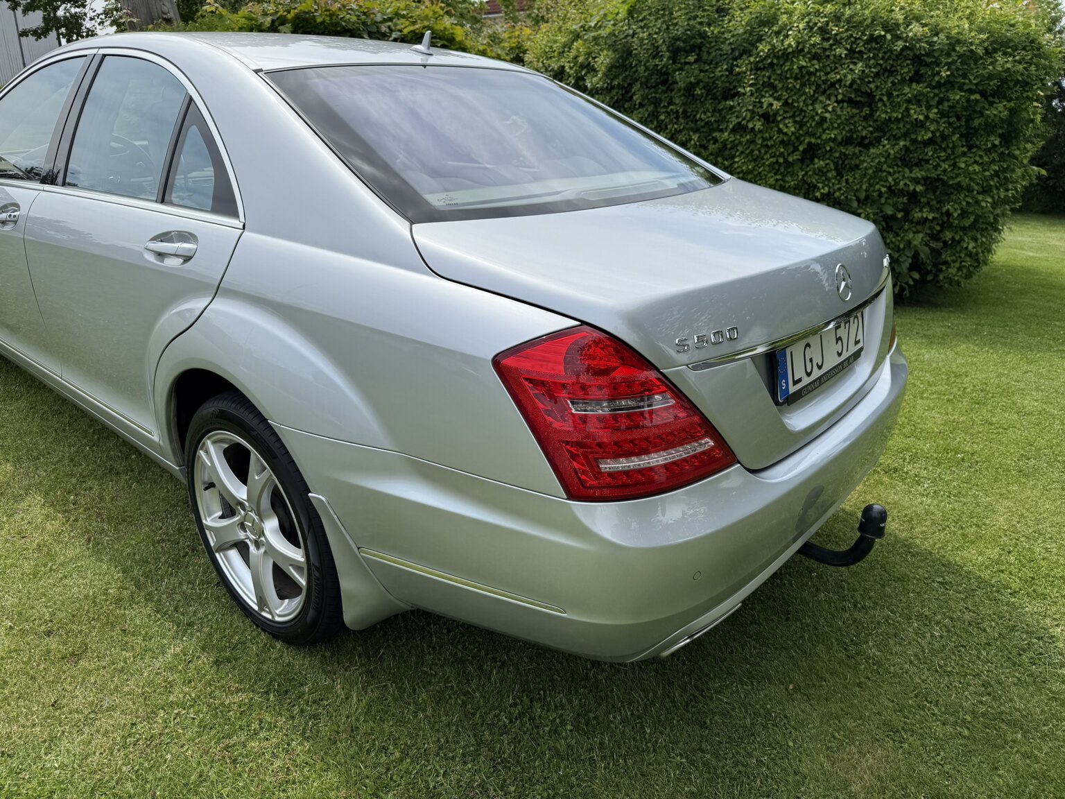 Exterior image of 2011 Mercedes-Benz S 500 4MATIC 