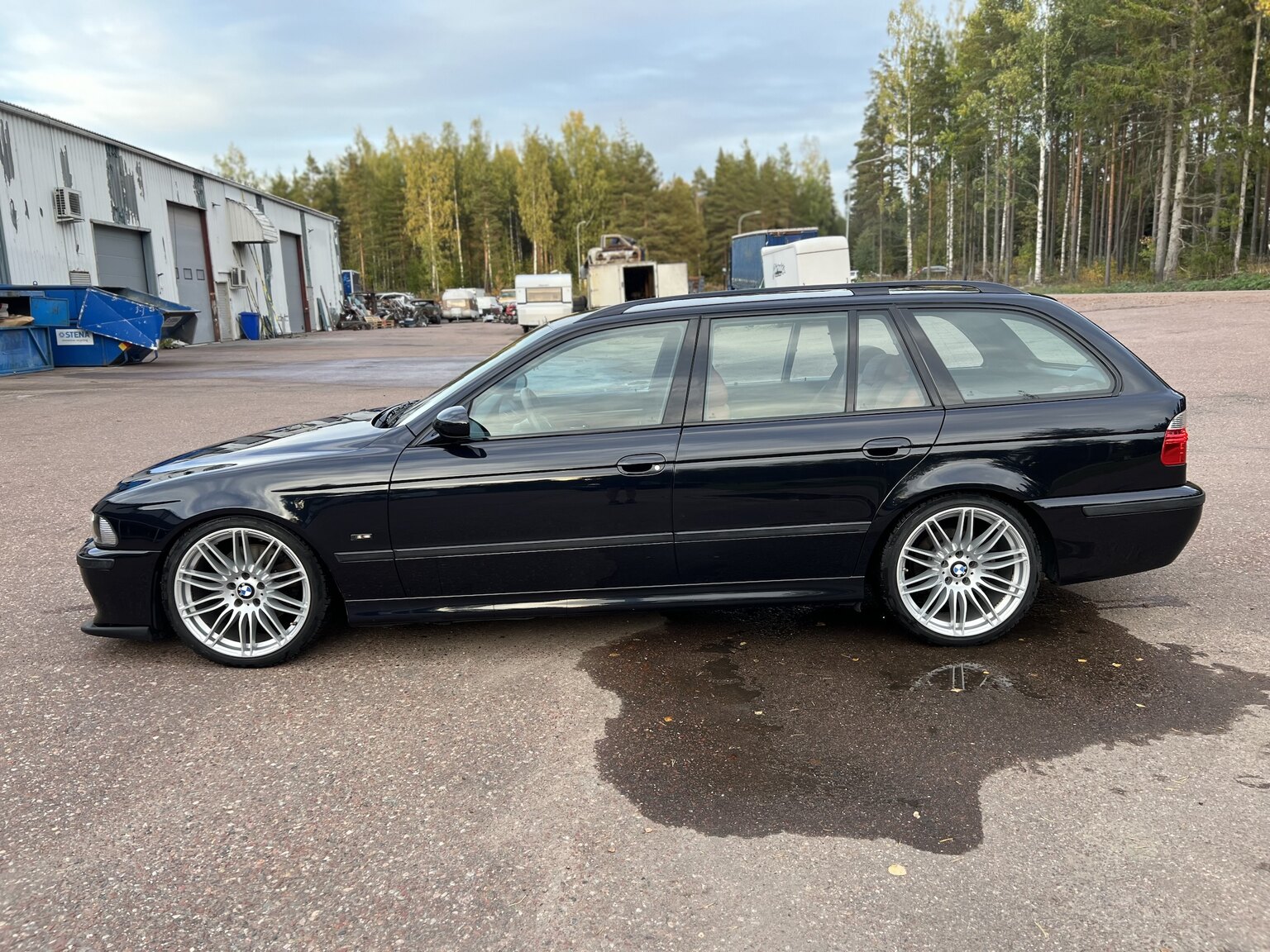 Exteriörbild på 2003 BMW 540i Touring