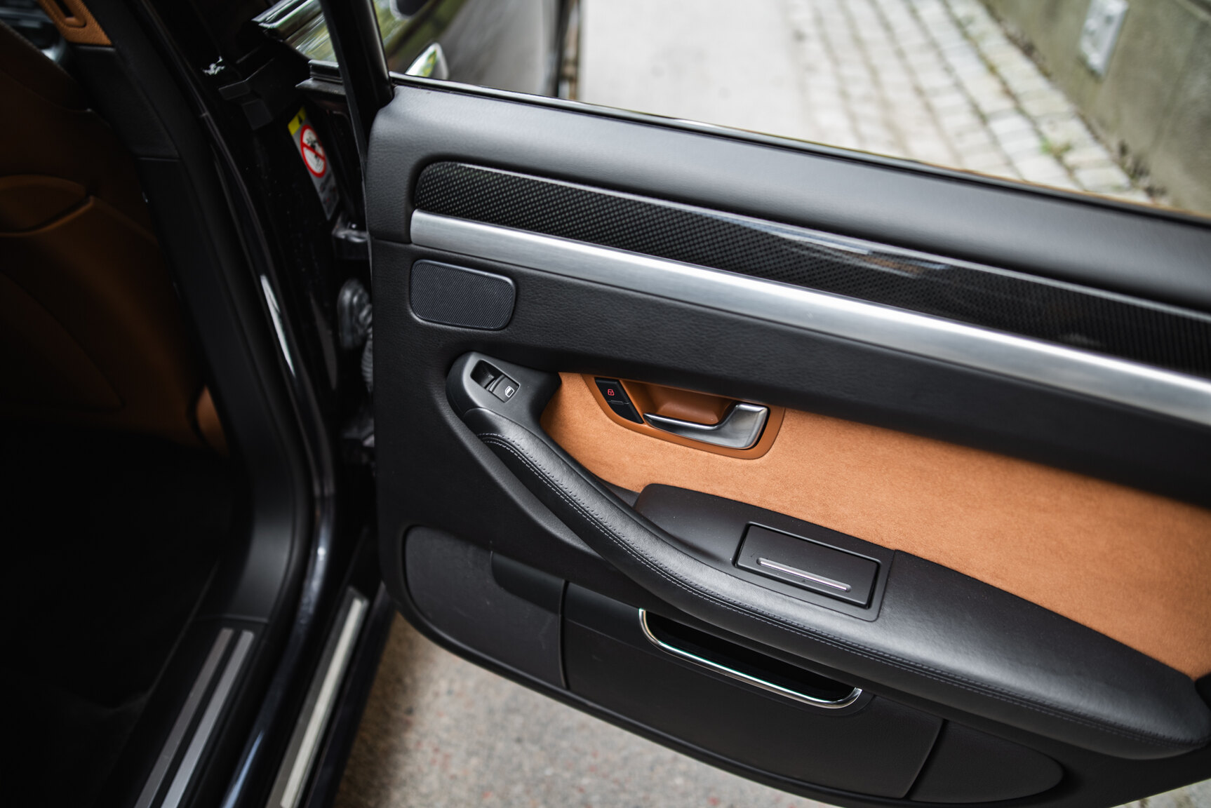 Interior image of 2009 Audi S8 5.2 V10 FSI Quattro