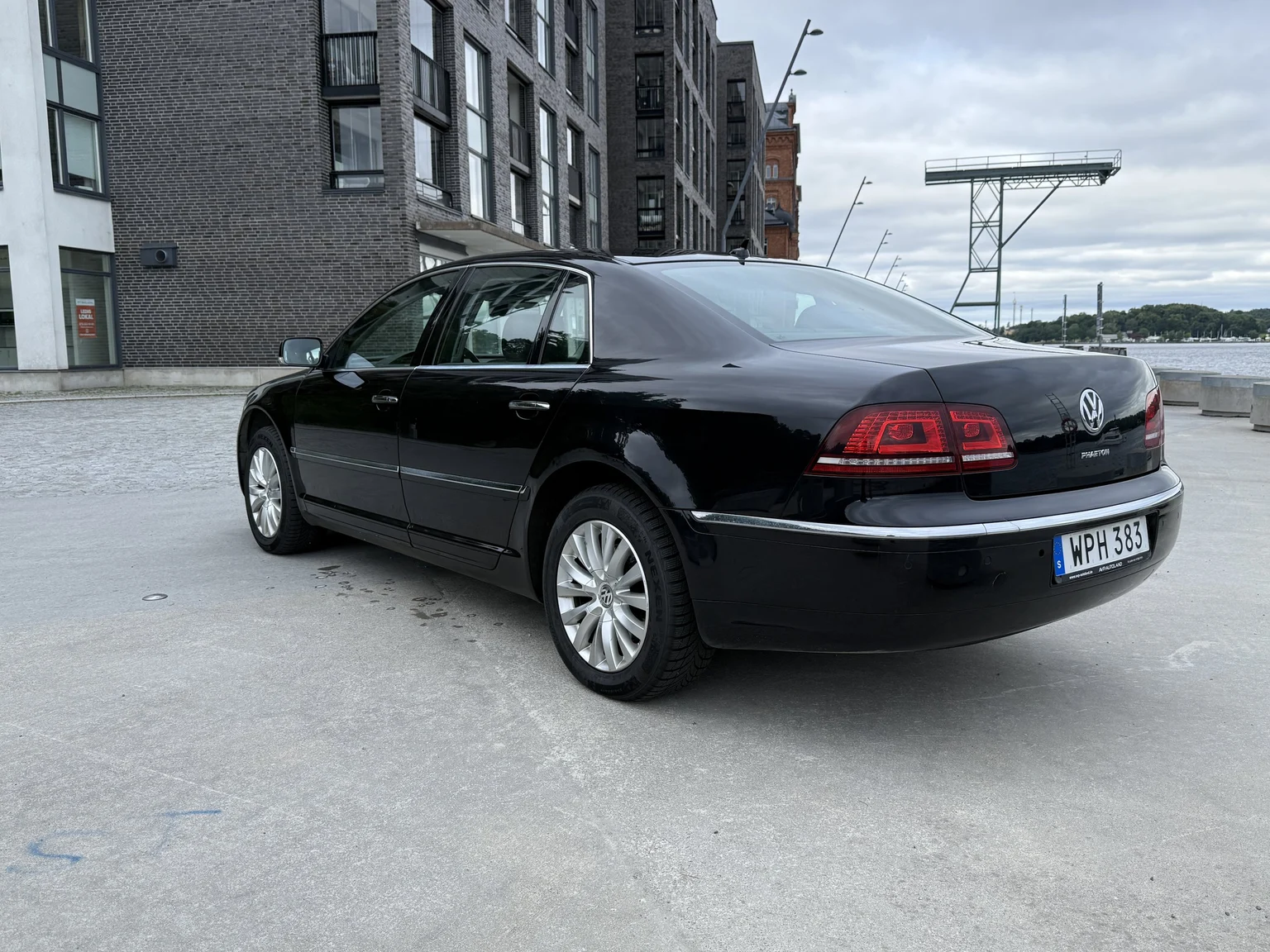 Exteriörbild på 2013 Volkswagen Phaeton 3.0 TDI (7)