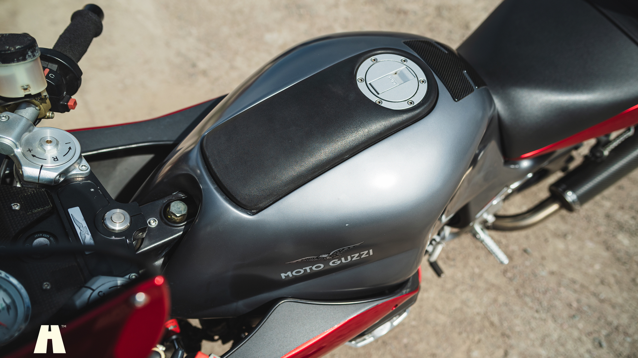 Exteriörbild på 2002 Moto Guzzi V11 Le Mans (41)