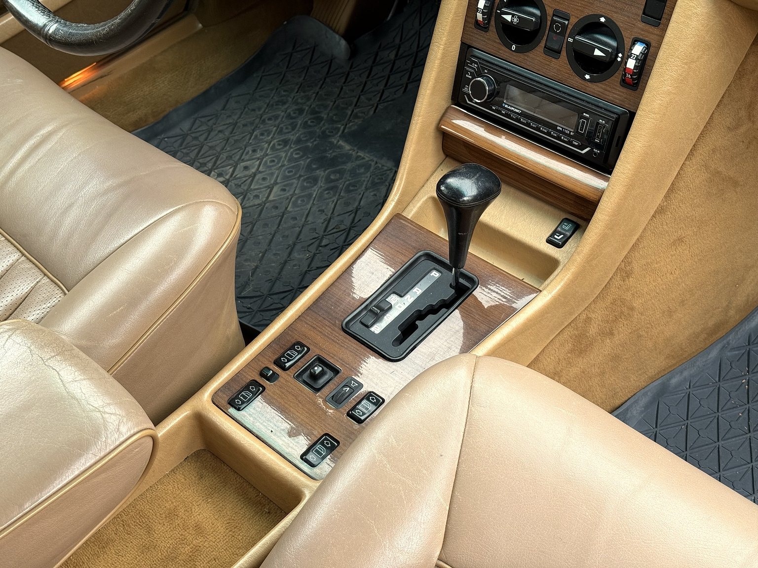 Interiörbild 1987 Mercedes-Benz 300 SE