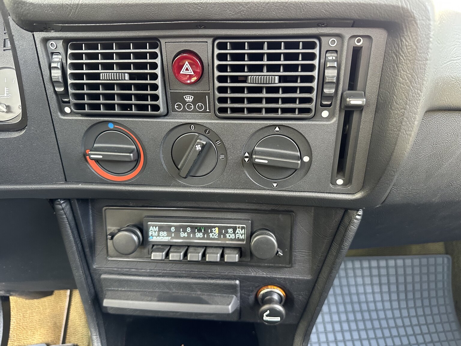 Innenraumfoto von 1980 BMW 320i E21