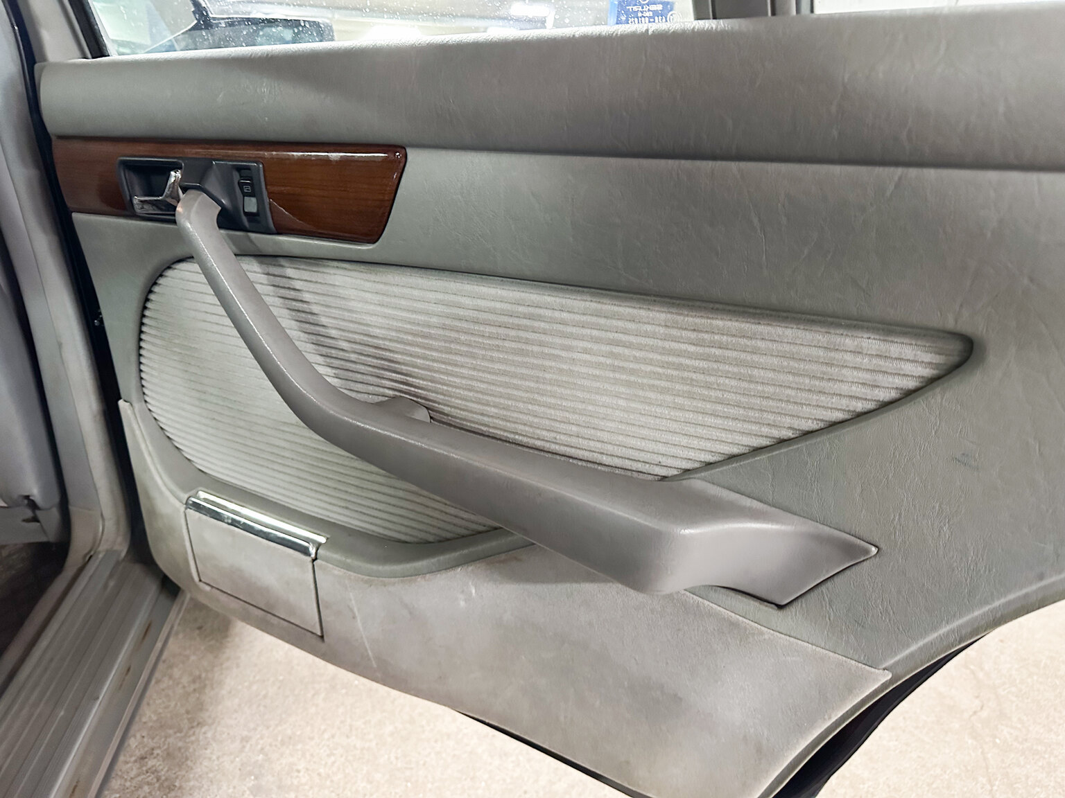 Innenraumfoto von 1985 Mercedes-Benz 500 SEL