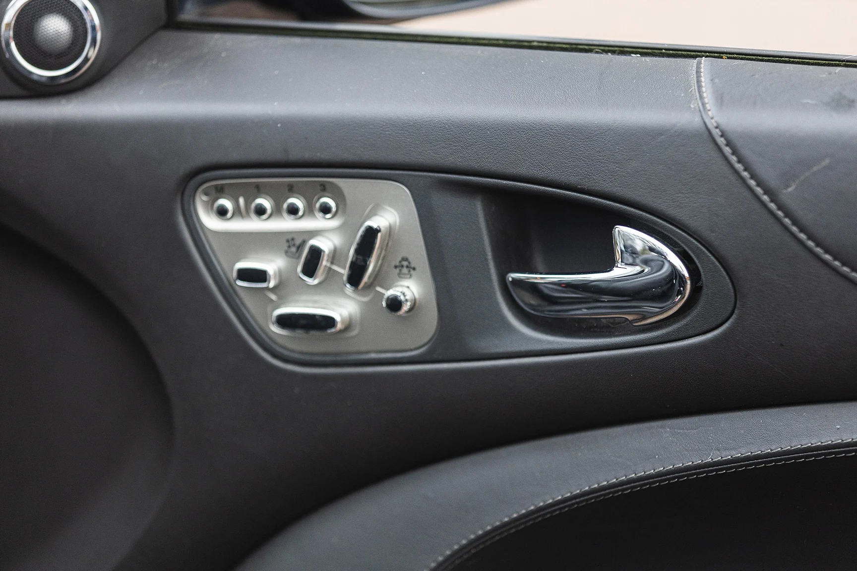 Interior image of 2011 Jaguar XK Cabriolet (17)