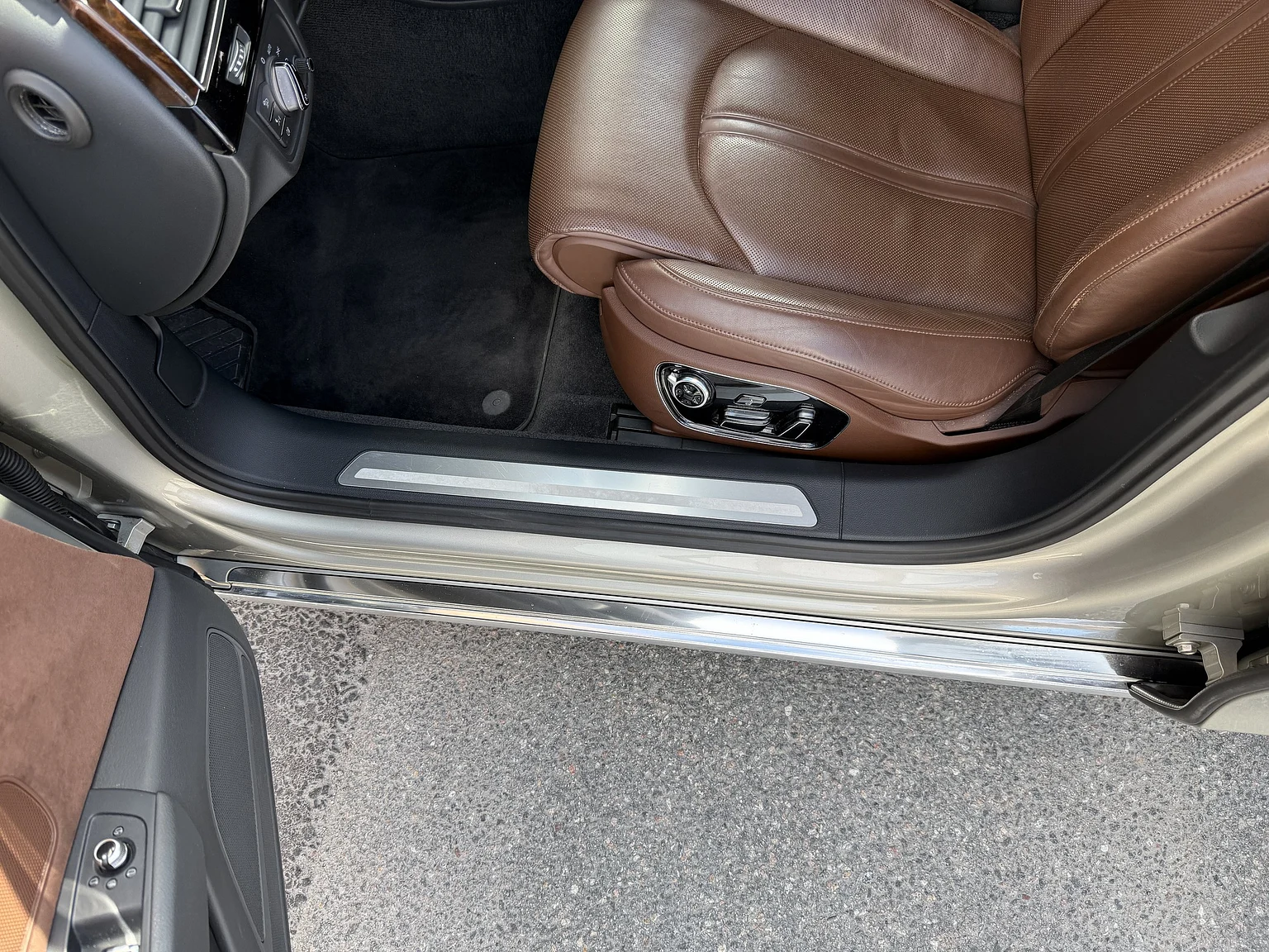 Innenraumfoto von 2014 Audi A8 4.0 TFSI (9)