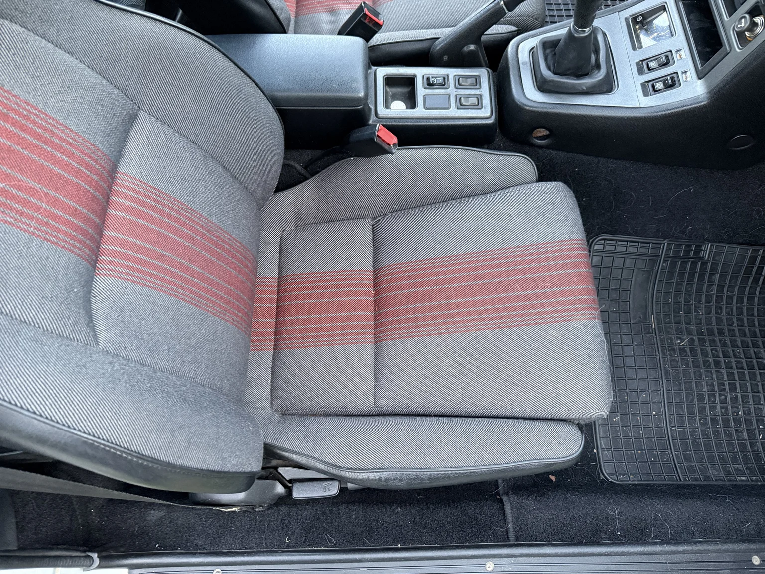 Interior image of 1983 Mazda RX-7 (51)