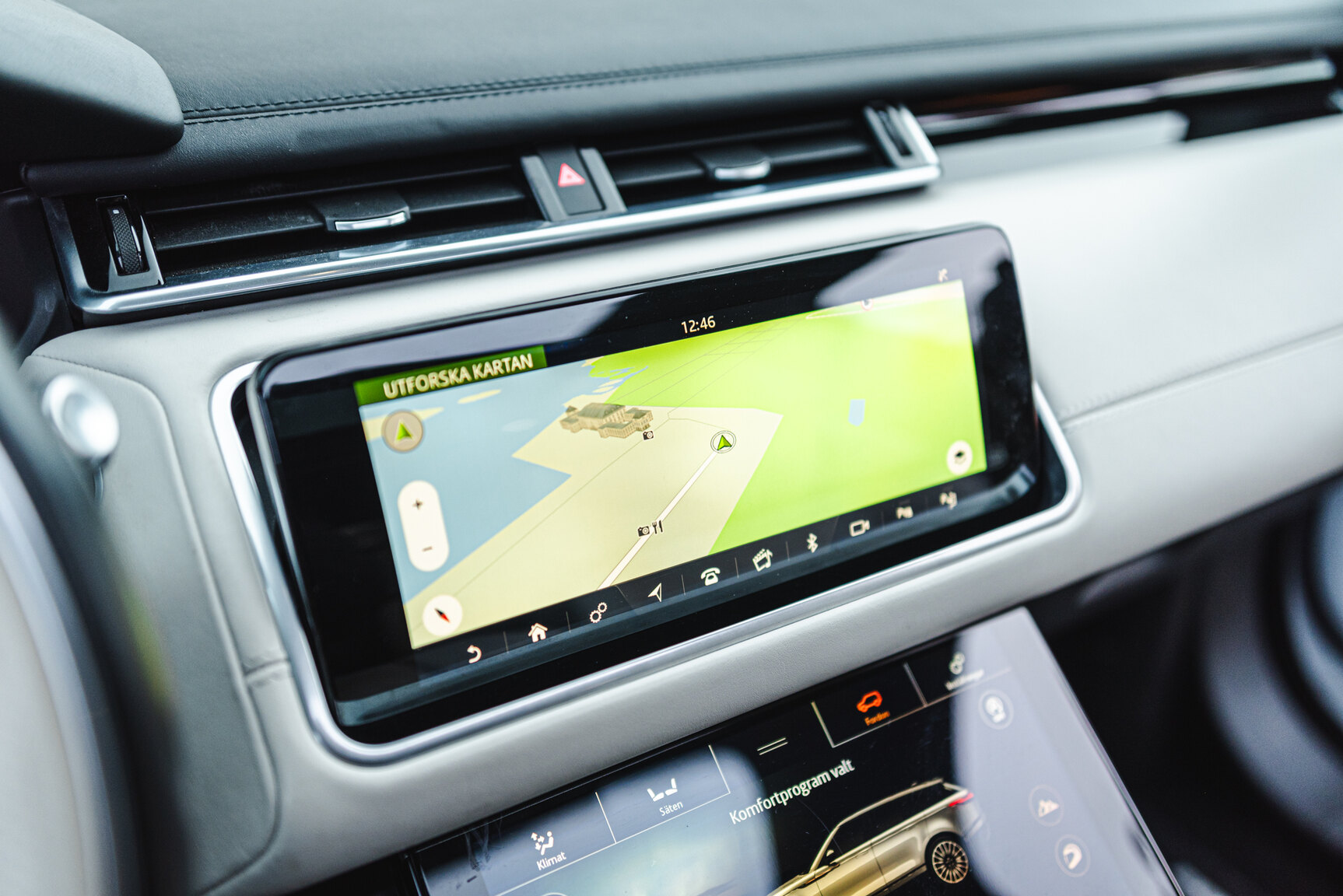 Interior image of 2018 Range Rover Velar D300 AWD HSE