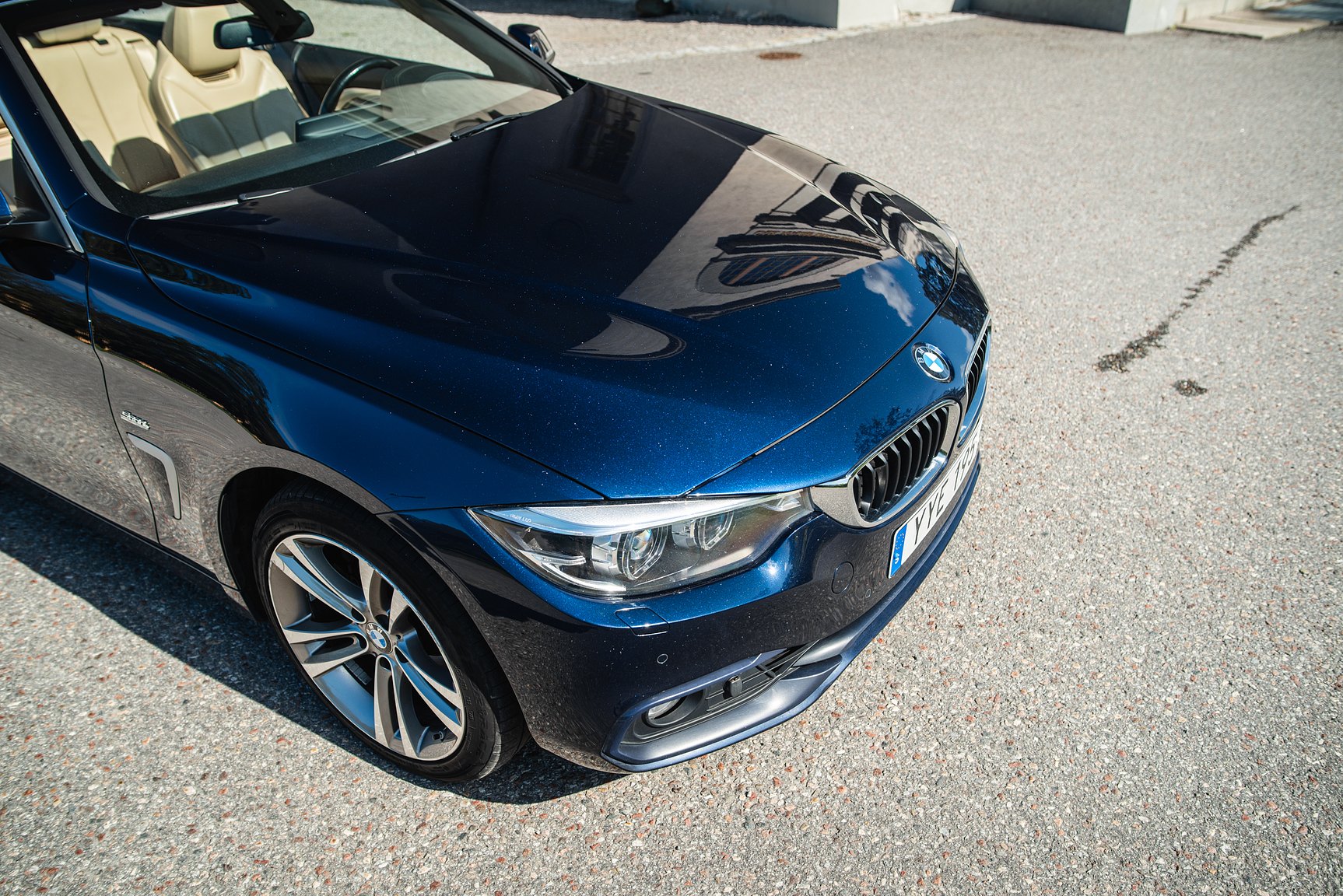 Exterior image of 2018 BMW 430i xDrive Convertible