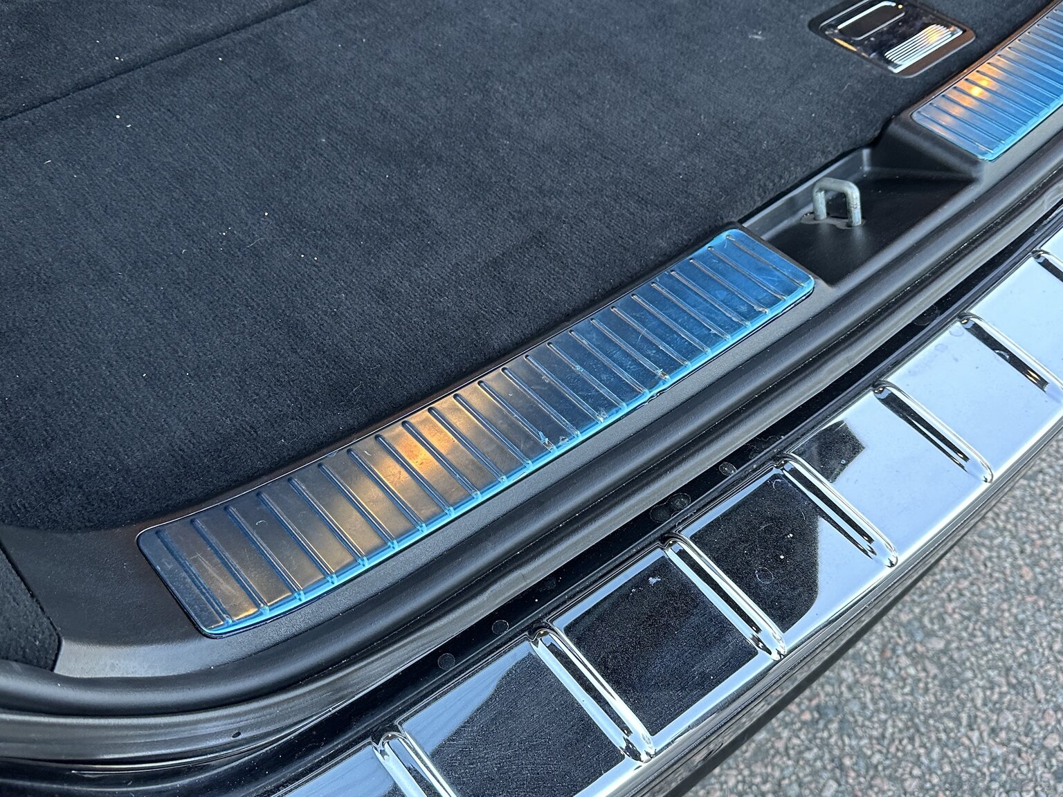 Interior image of 2007 Mercedes-Benz R63 AMG
