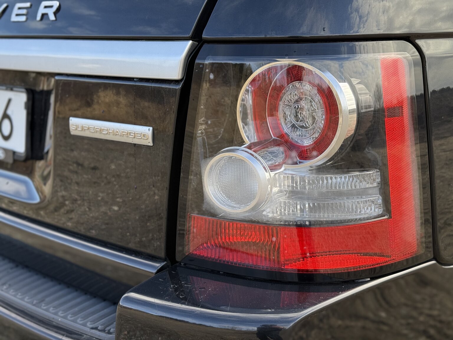 Exteriörbild på 2012 Land Rover Range Rover Sport V8