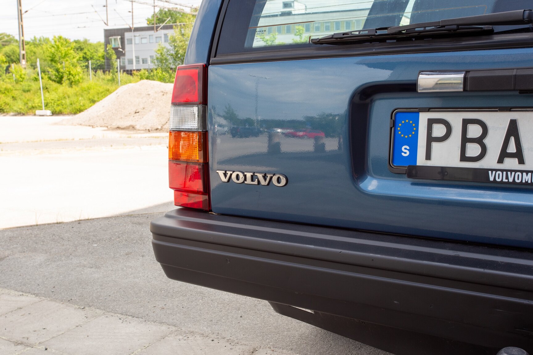 Exterior image of 1990 Volvo 745 Turbo (26)