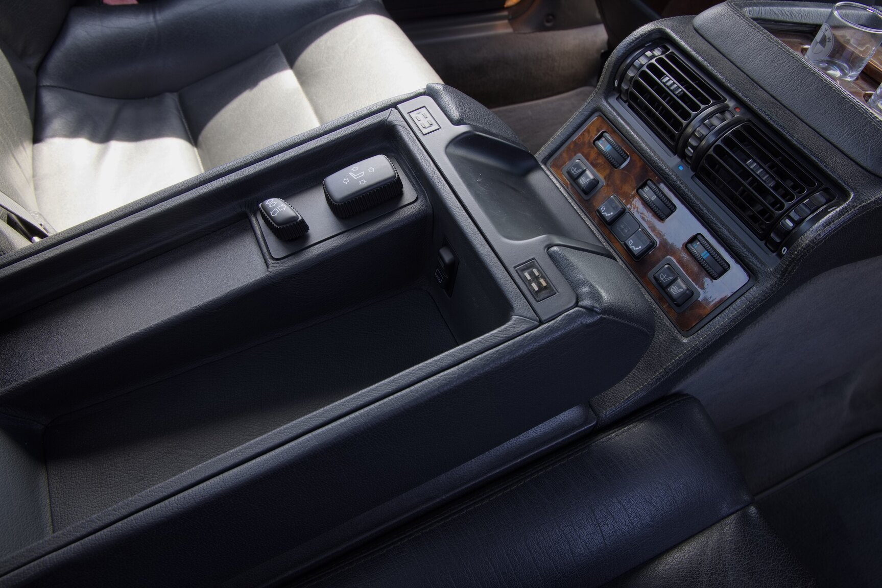 Interior image of 1990 BMW 750 IAL Highline