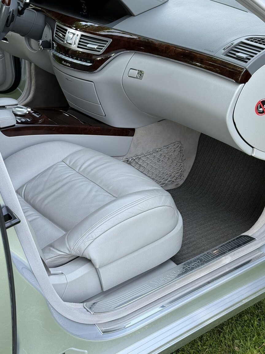 Interior image of 2011 Mercedes-Benz S 500 4MATIC 