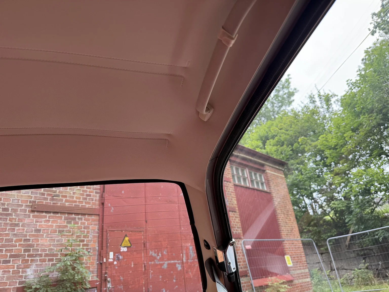 Innenraumfoto von 1970 Volvo 142 2.0 Automatic (15)