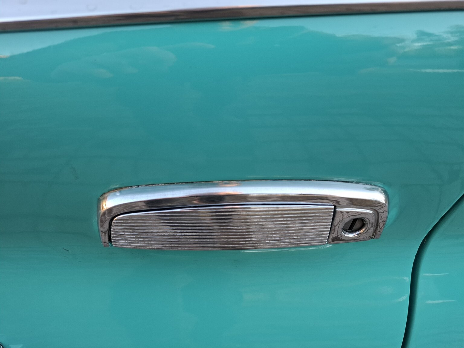 Exterior image of 1961 Chrysler Newport Cabriolet
